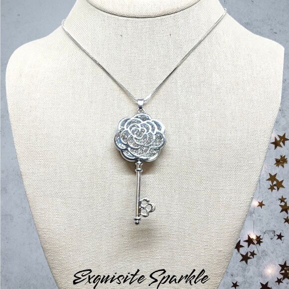 - 🗝️Sparkly Floral Key Pendant Sweater Chain🗝️ - Picture 9 of 17